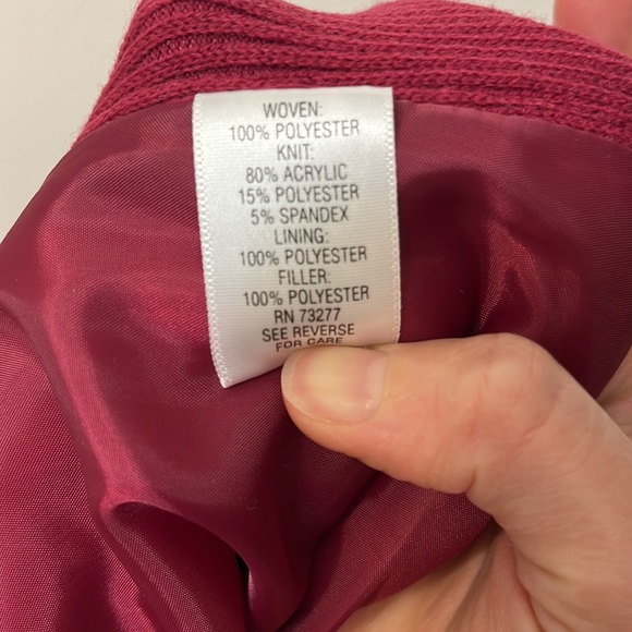 💋2/$20 Croft and barrow red holiday festive quilted vest - Picture 6 of 7